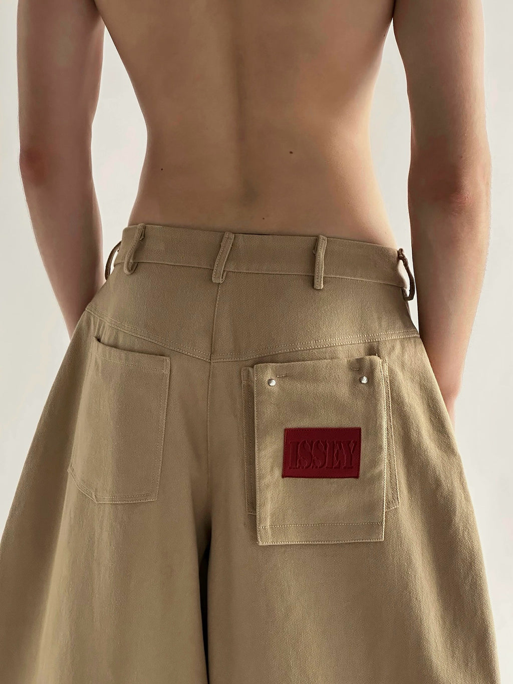 ROOTED KHAKI PANTS